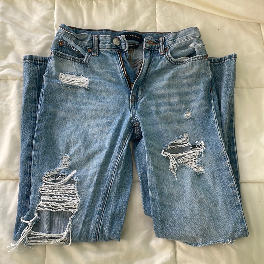 Aeropostale jeans with cute rips on front. Type of jean is skater.